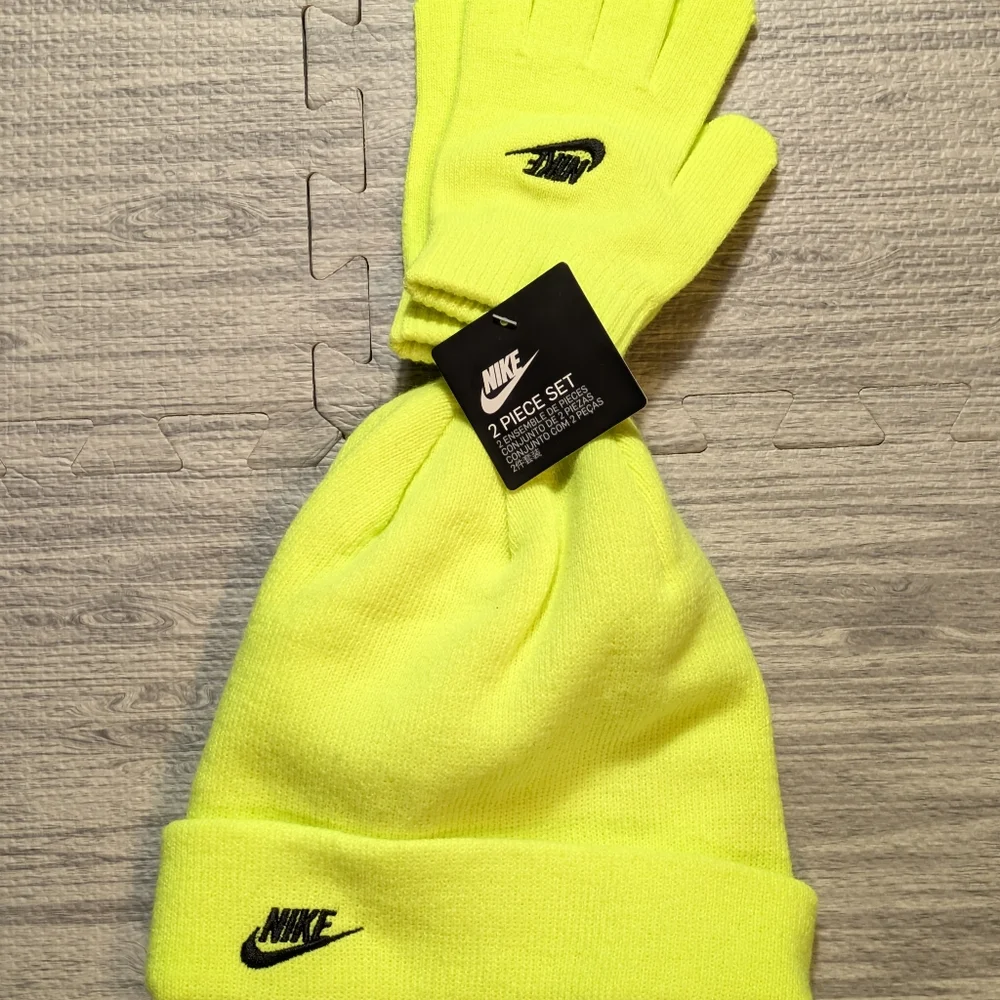 NWT Nike Volt Youth Boys Knit Hat and Gloves Set Neon Yellow Black Swoosh‎